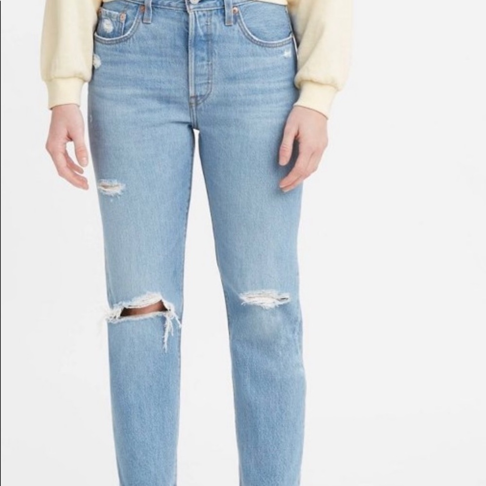 Gently worn LEVI 501 high rise straight cropped jean